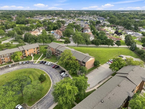 Tiny photo for 700 N Briar Hill Lane #5, Addison, IL 60101 (MLS # 12738806)