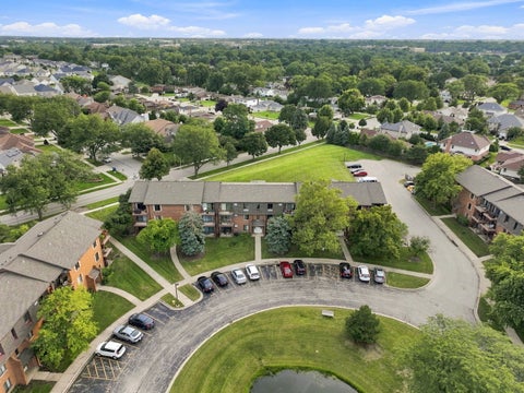 Tiny photo for 700 N Briar Hill Lane #5, Addison, IL 60101 (MLS # 12738806)