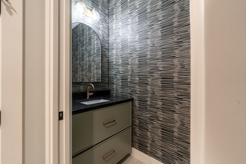 Tiny photo for 5127 Oak Ridge Court, Bettendorf, IA 52722 (MLS # QC4263578)