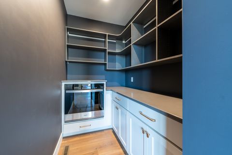 Tiny photo for 5127 Oak Ridge Court, Bettendorf, IA 52722 (MLS # QC4263578)