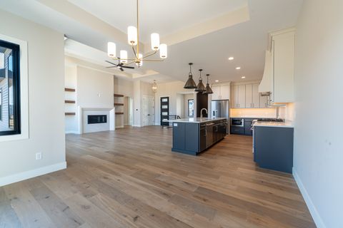 Tiny photo for 5127 Oak Ridge Court, Bettendorf, IA 52722 (MLS # QC4263578)