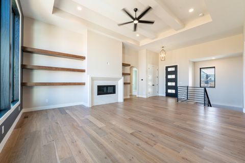 Tiny photo for 5127 Oak Ridge Court, Bettendorf, IA 52722 (MLS # QC4263578)