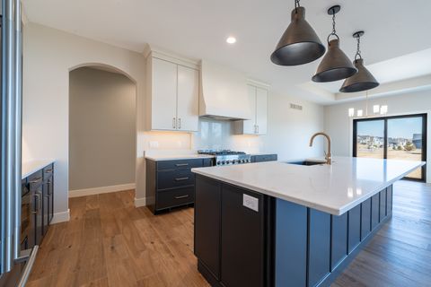 Tiny photo for 5127 Oak Ridge Court, Bettendorf, IA 52722 (MLS # QC4263578)