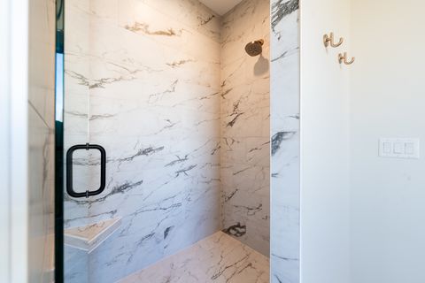 Tiny photo for 5127 Oak Ridge Court, Bettendorf, IA 52722 (MLS # QC4263578)