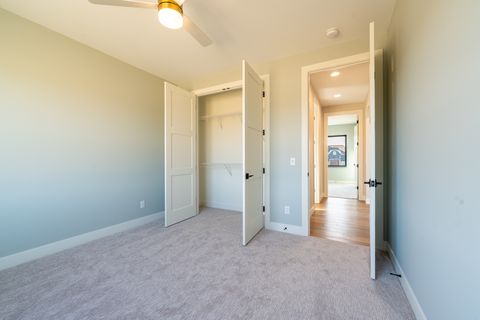 Tiny photo for 5127 Oak Ridge Court, Bettendorf, IA 52722 (MLS # QC4263578)