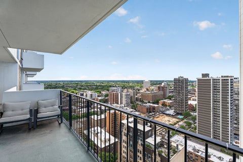 Tiny photo for 6033 N Sheridan Road #28D, Chicago, IL 60660 (MLS # 12678584)