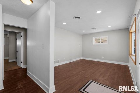 Tiny photo for 3139 W 1ST Street, Davenport, IA 52804 (MLS # QC4270090)