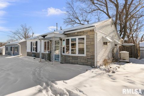 Tiny photo for 3139 W 1ST Street, Davenport, IA 52804 (MLS # QC4270090)