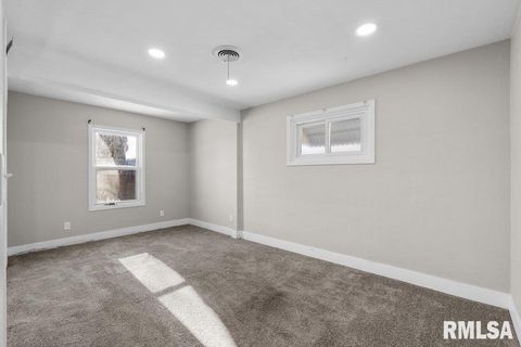 Tiny photo for 3139 W 1ST Street, Davenport, IA 52804 (MLS # QC4270090)