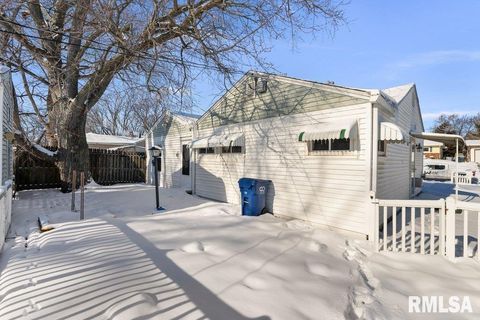 Tiny photo for 3139 W 1ST Street, Davenport, IA 52804 (MLS # QC4270090)