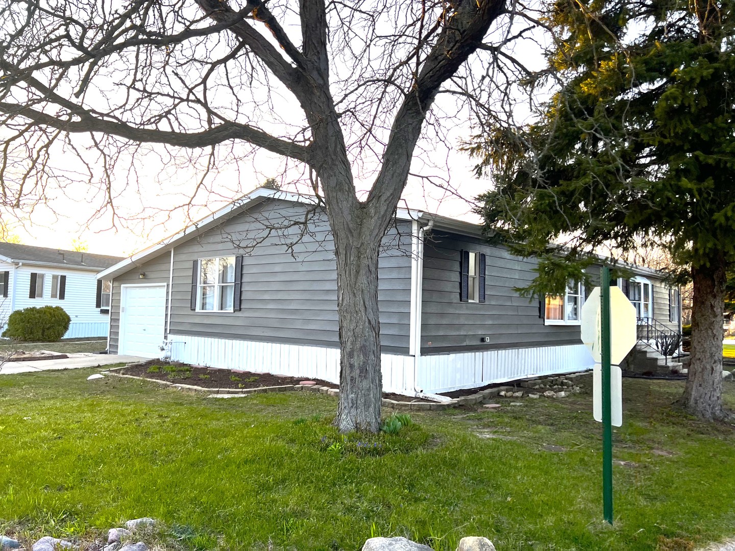 725 Huntsbridge Road