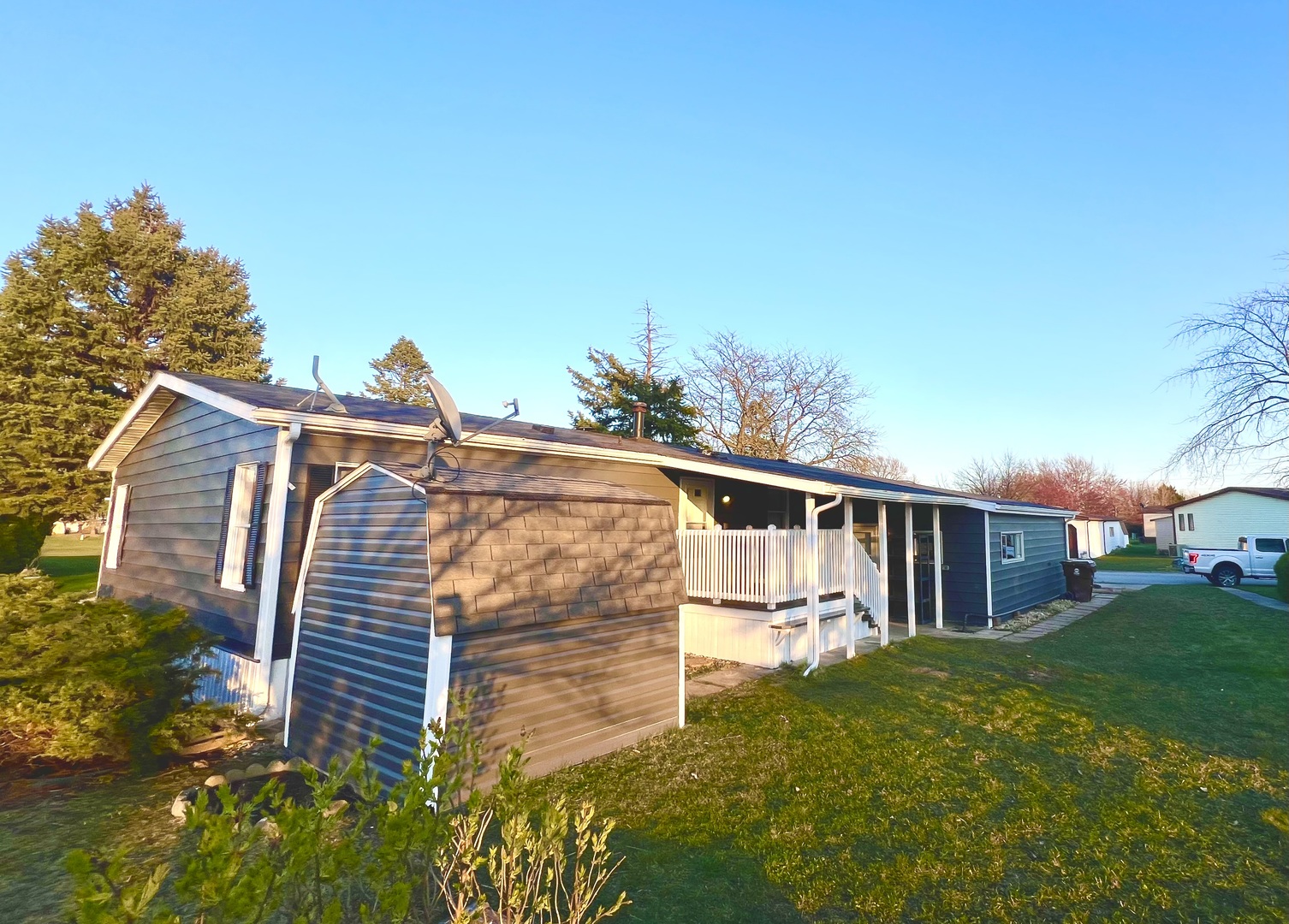725 Huntsbridge Road