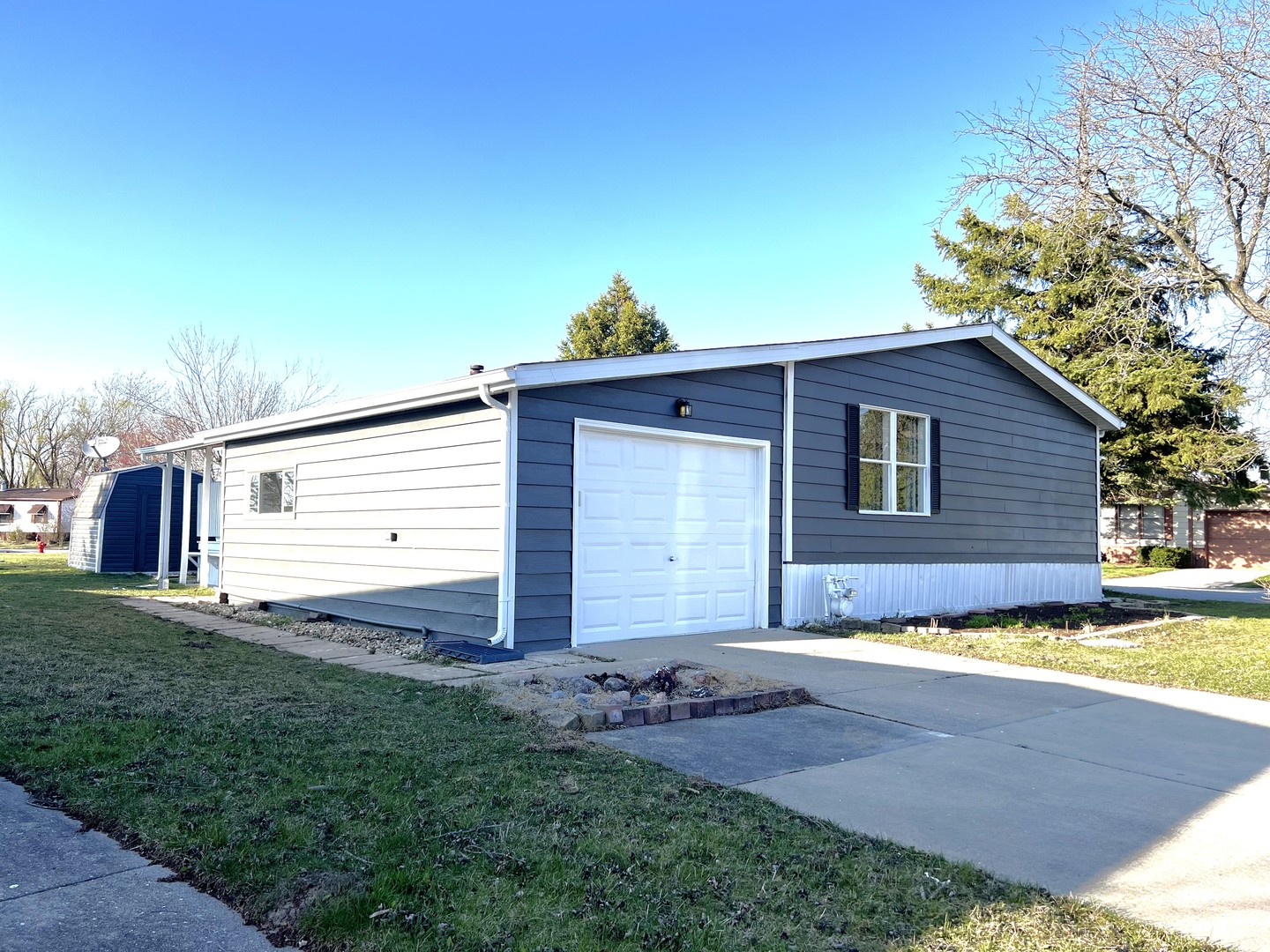 725 Huntsbridge Road