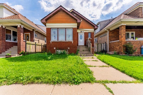 Photo of 4945 W WOLFRAM Street, Chicago, IL 60641 (MLS # 12737710)