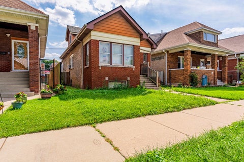 Tiny photo for 4945 W WOLFRAM Street, Chicago, IL 60641 (MLS # 12737710)