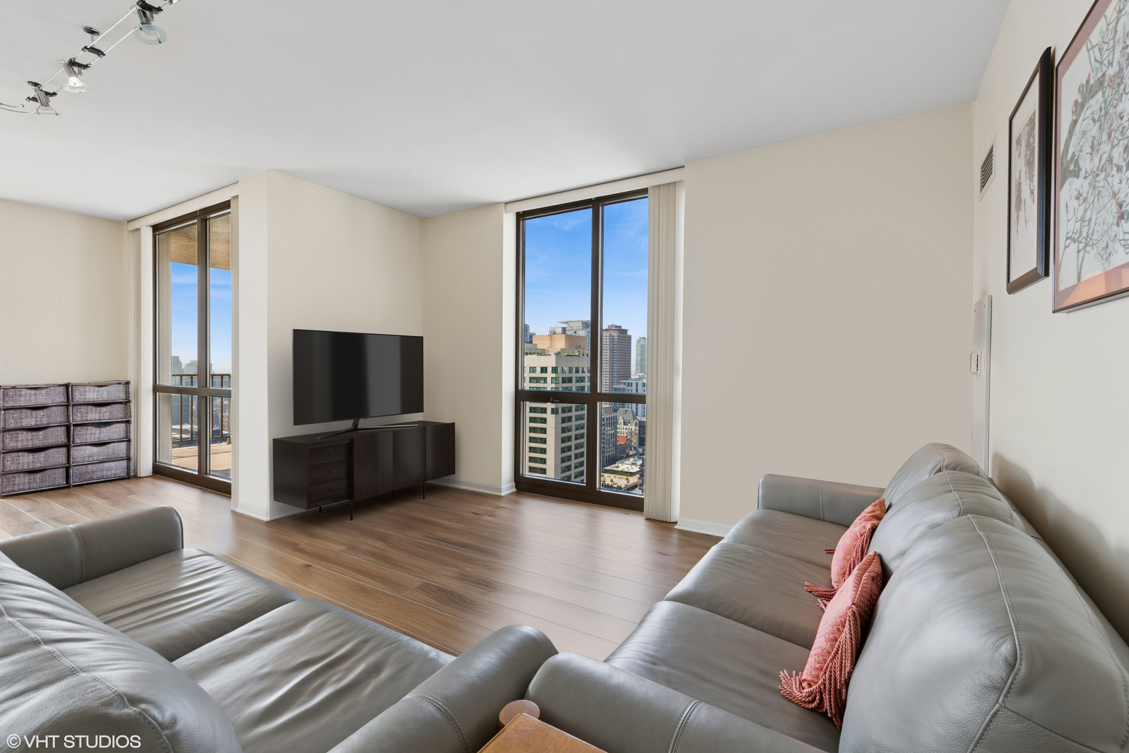 635 N DEARBORN Street 2401