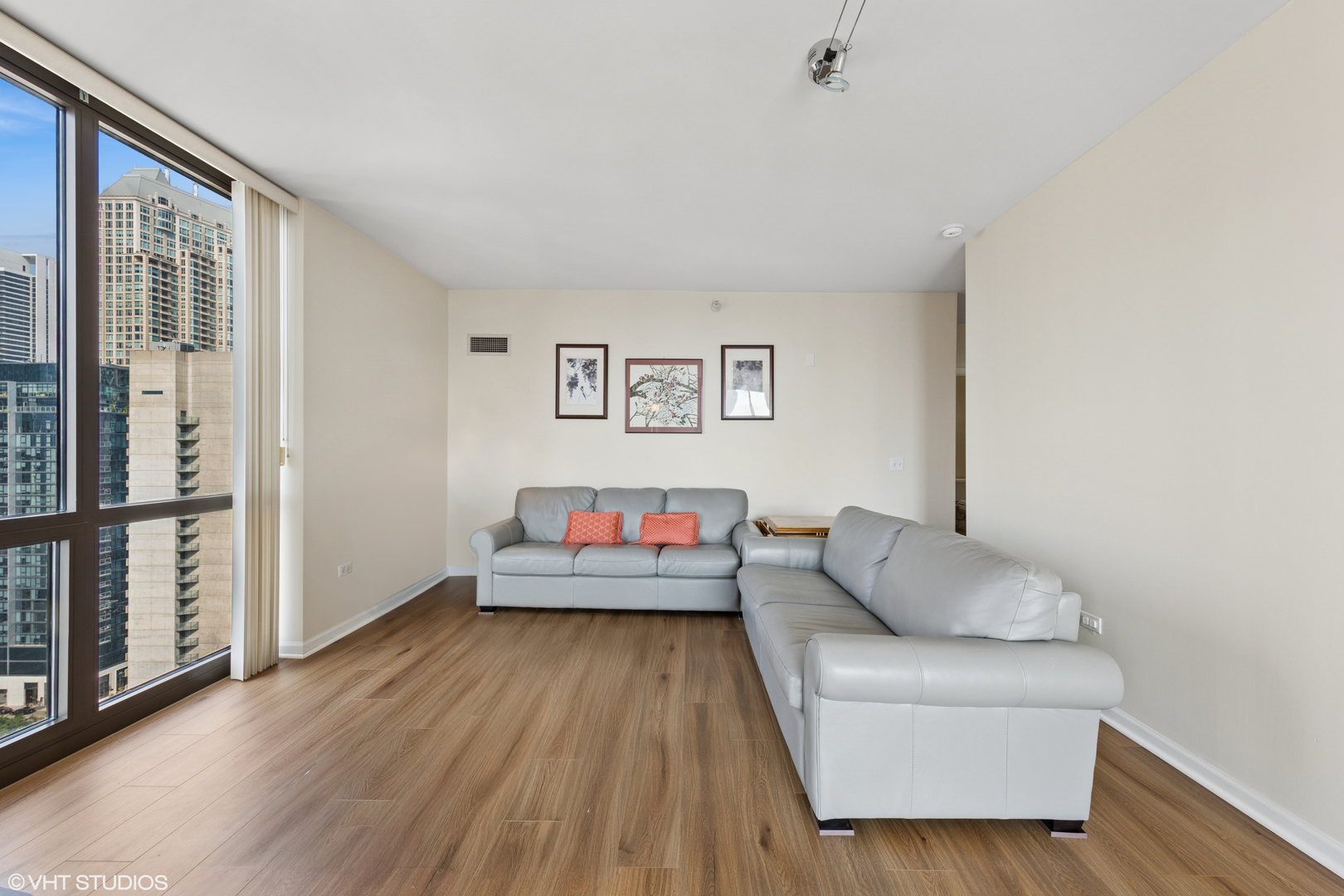 635 N DEARBORN Street 2401