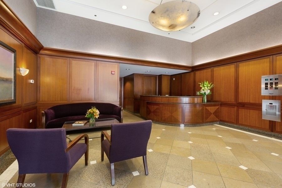 635 N DEARBORN Street 2401