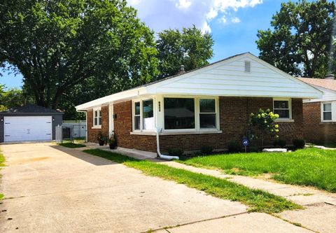 Photo of 9817 S Maplewood Avenue, Evergreen Park, IL 60805 (MLS # 12462475)
