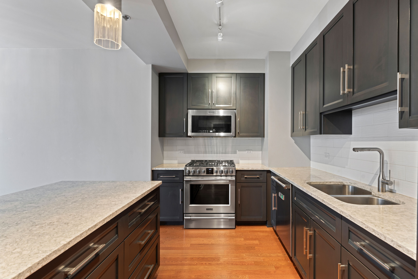 1250 S MICHIGAN Avenue 2204