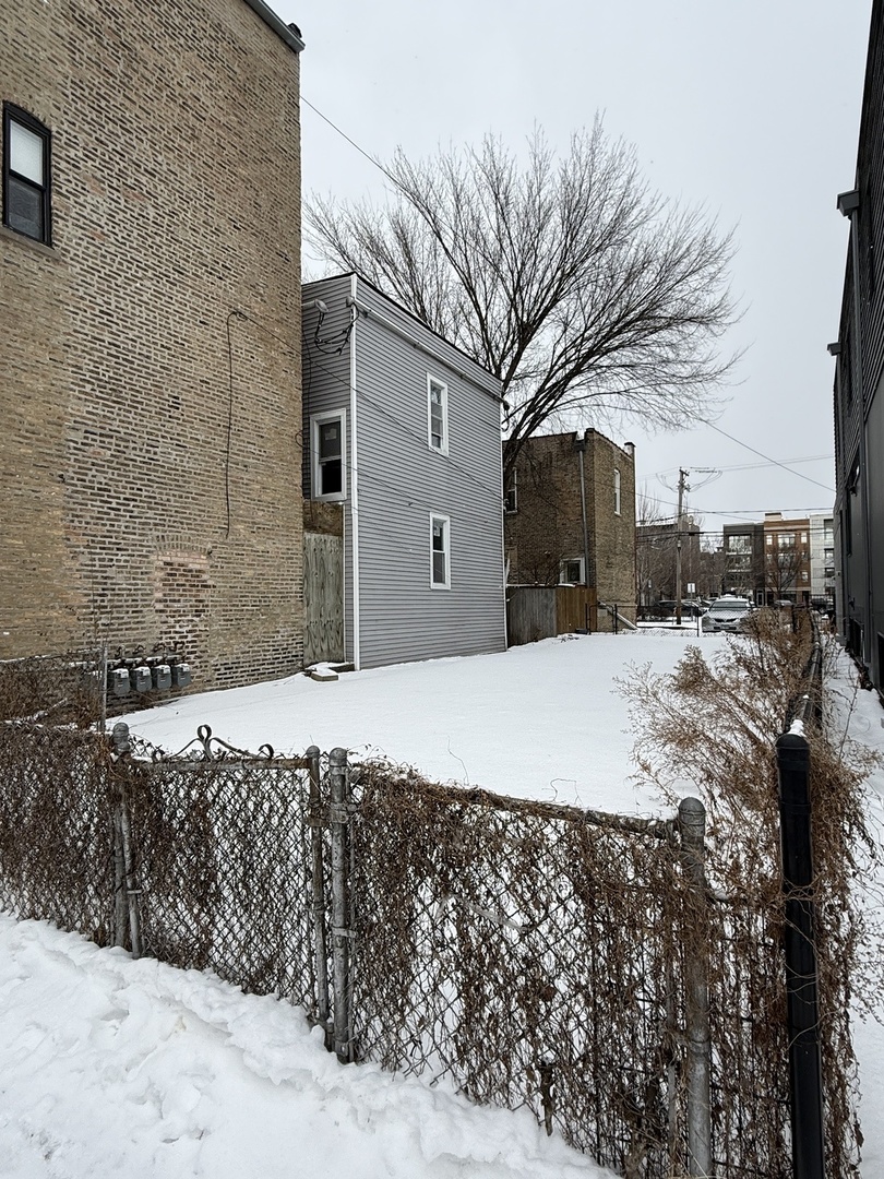 2050 W Superior Street