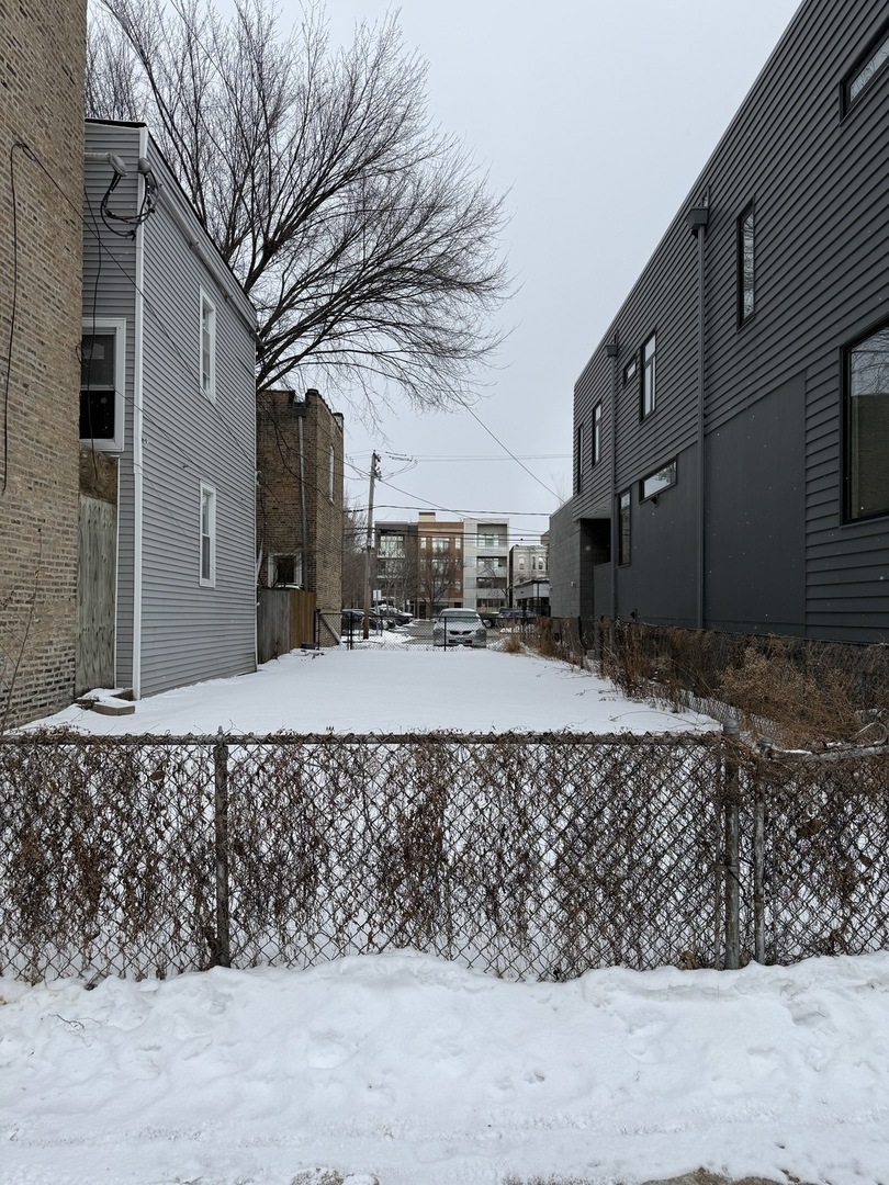 2050 W Superior Street