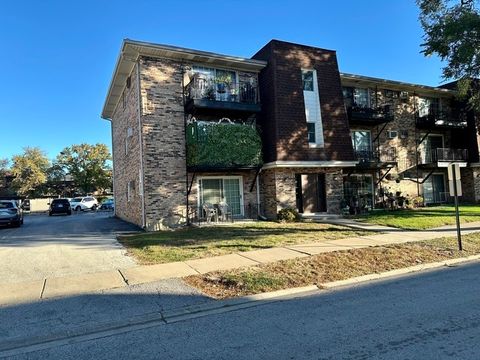 Photo of 7008 Oconnell Drive #201, Chicago Ridge, IL 60415 (MLS # 12636950)