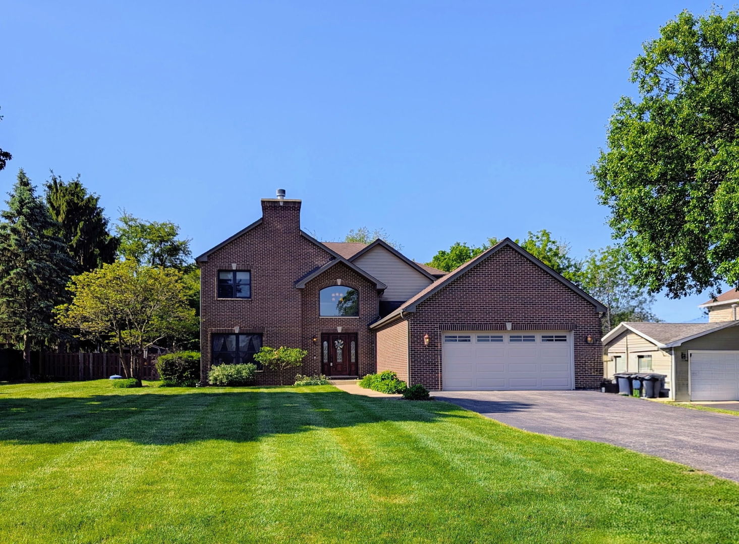 23w531 W Walnut Street