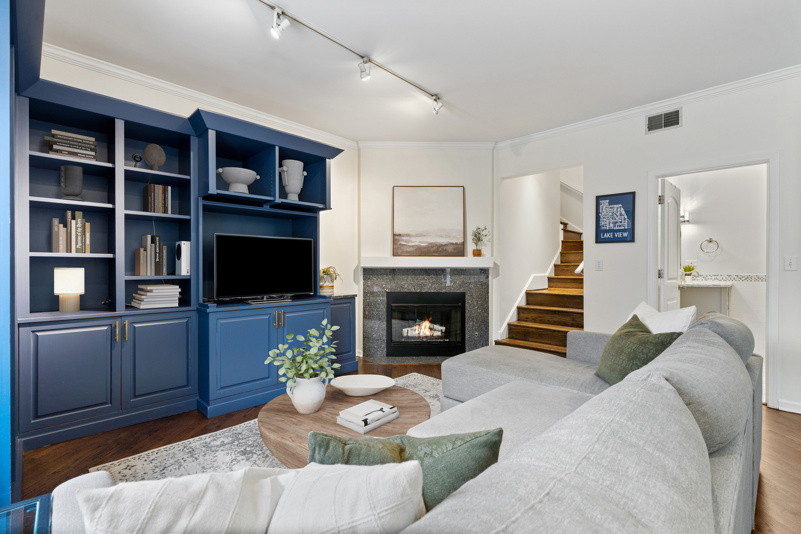 1043 W SCHOOL Street 207