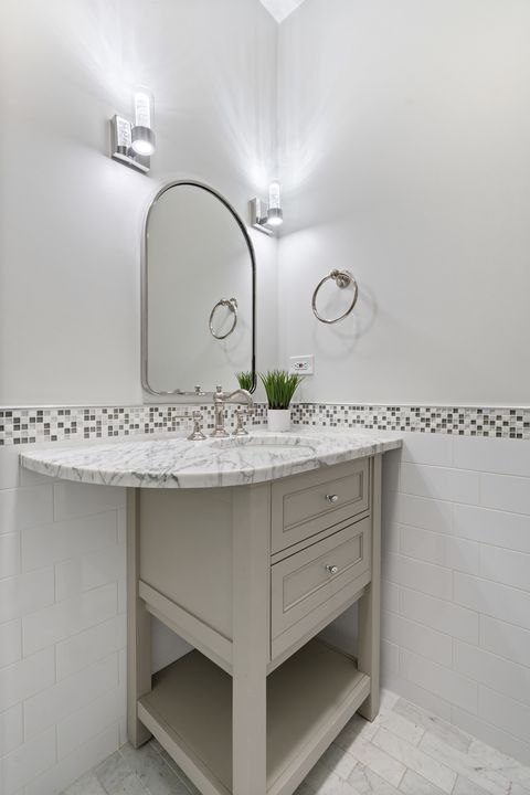 Tiny photo for 1043 W SCHOOL Street #207, Chicago, IL 60657 (MLS # 12621162)