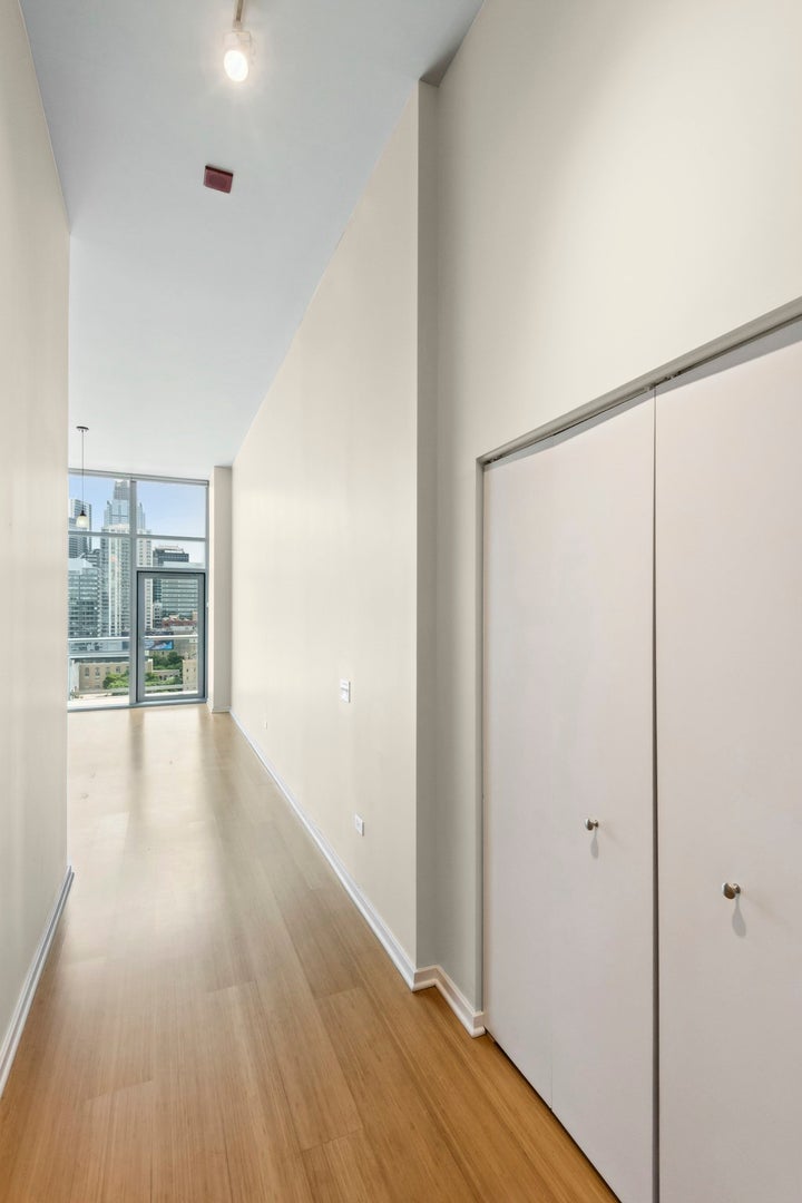 125 S GREEN Street 1205A