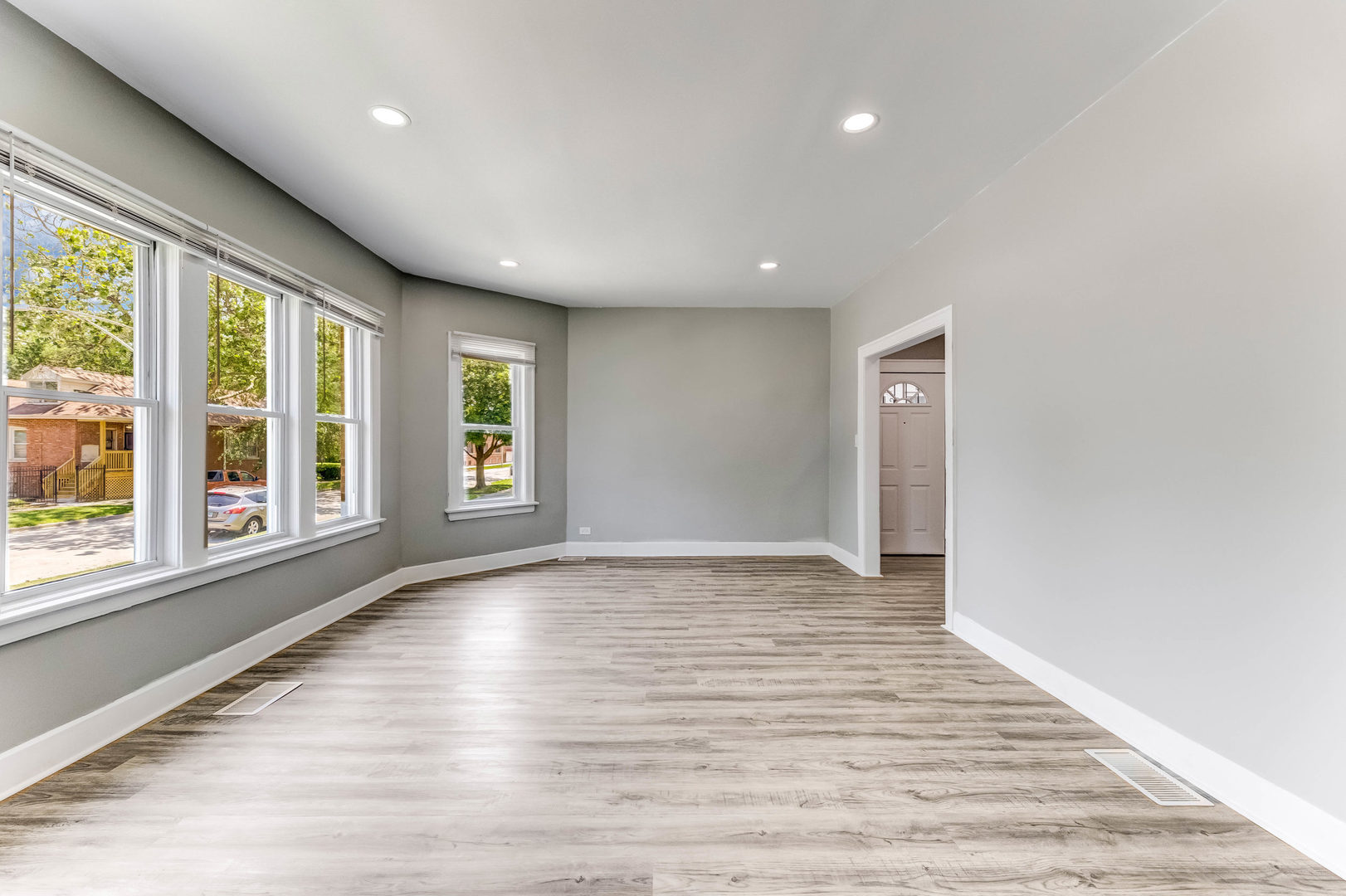 8510 S Blackstone Avenue