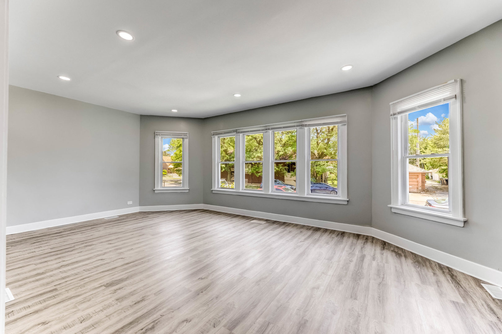 8510 S Blackstone Avenue