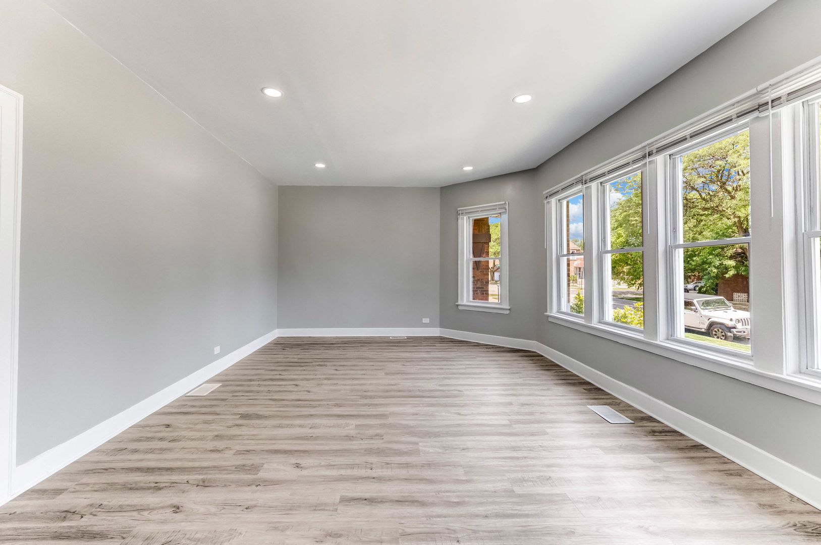 8510 S Blackstone Avenue