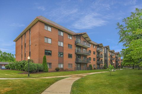 Photo of 2301 183rd Street #401, Homewood, IL 60430 (MLS # 12572251)