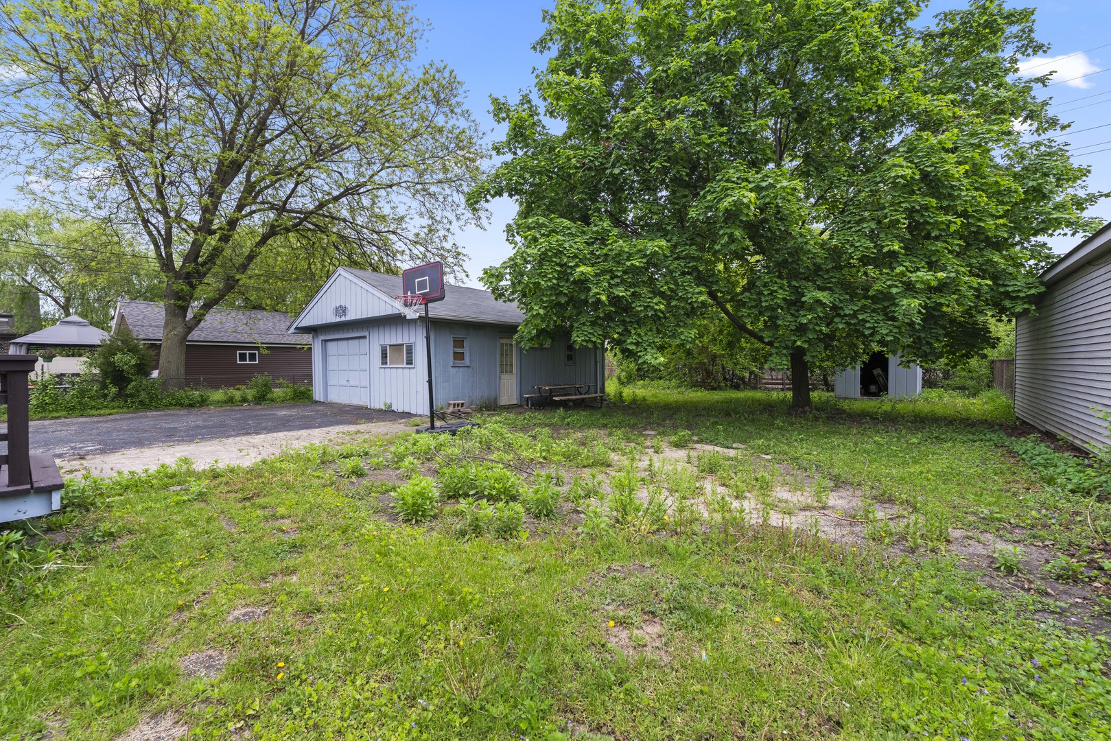 7809 Columbia Drive