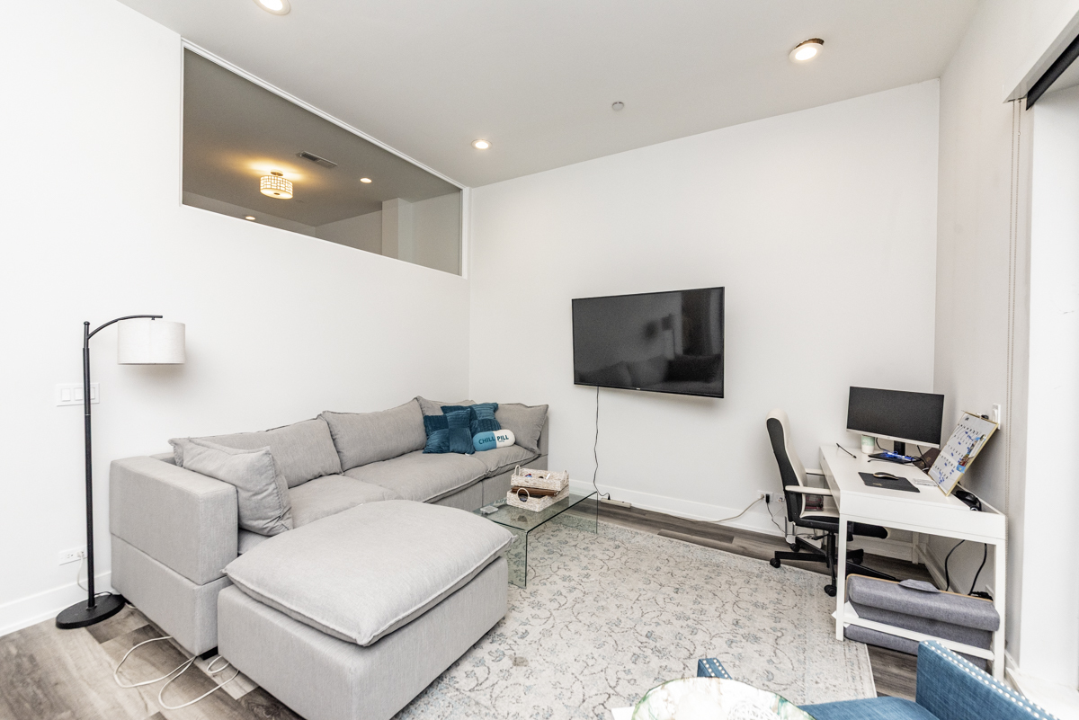 2317 N Clark Street 312