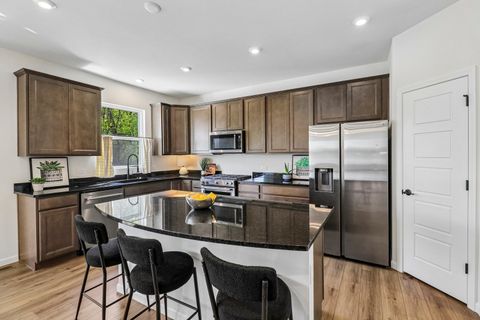 Tiny photo for 8 Liam Court, Algonquin, IL 60102 (MLS # 12635428)