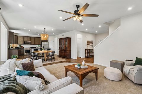 Tiny photo for 8 Liam Court, Algonquin, IL 60102 (MLS # 12635428)