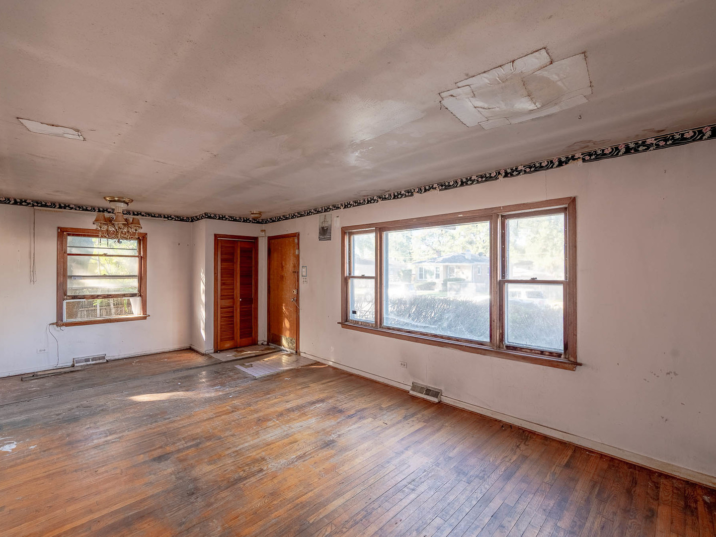 4439 S Lawler Avenue