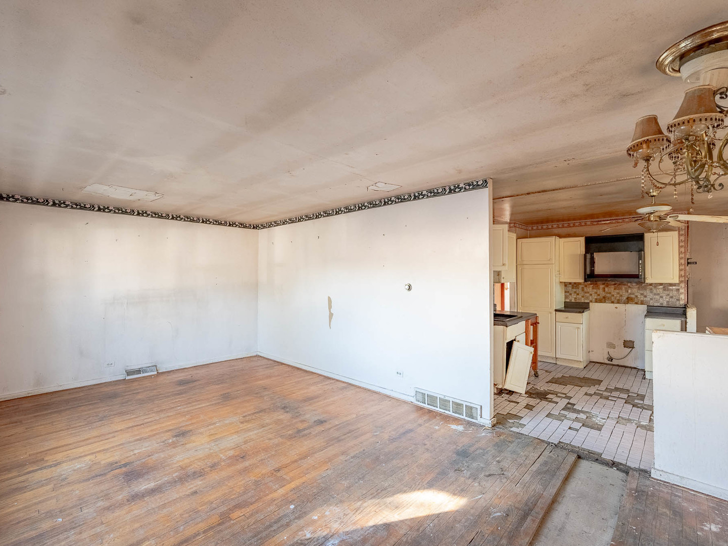 4439 S Lawler Avenue