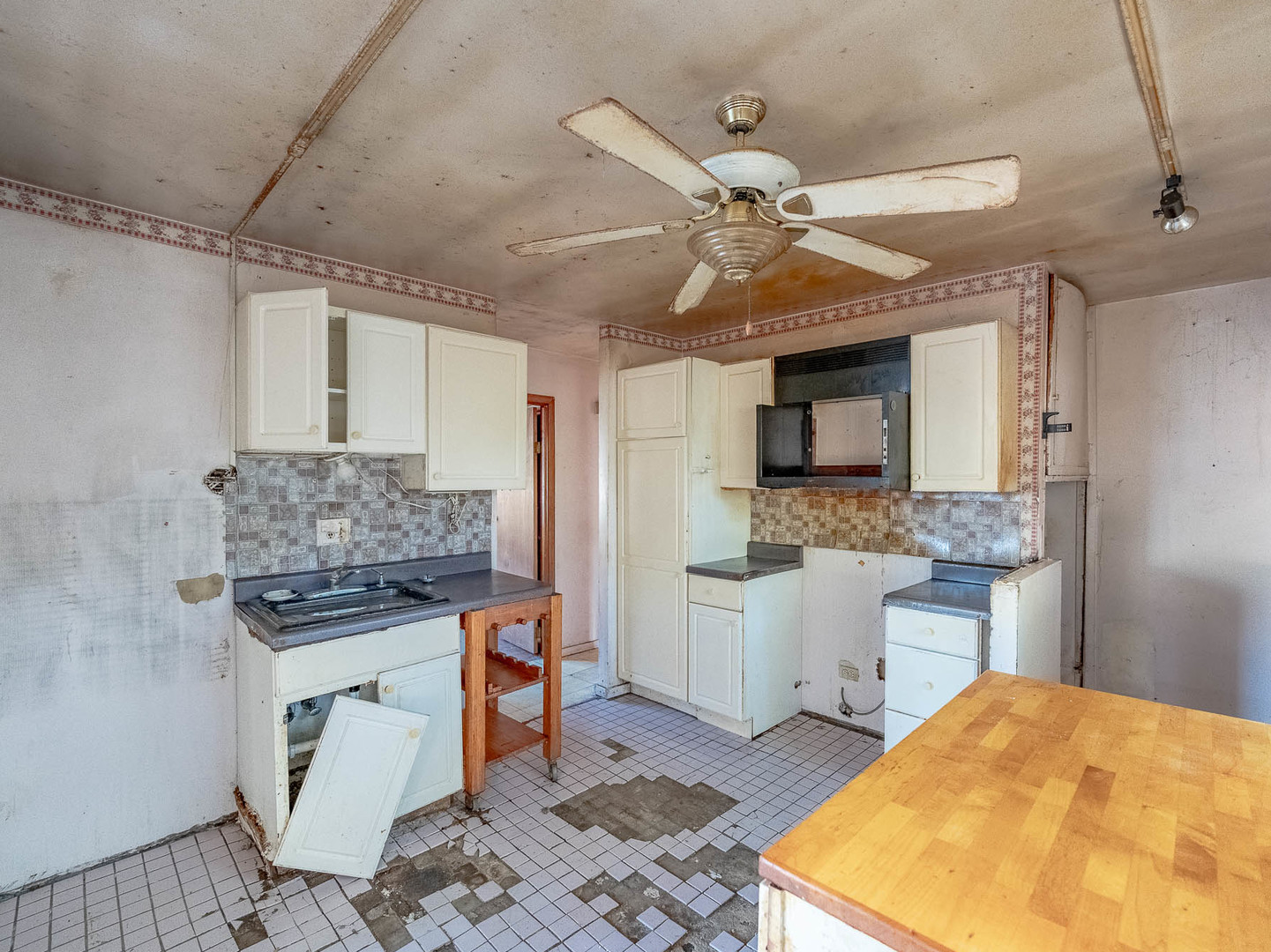 4439 S Lawler Avenue