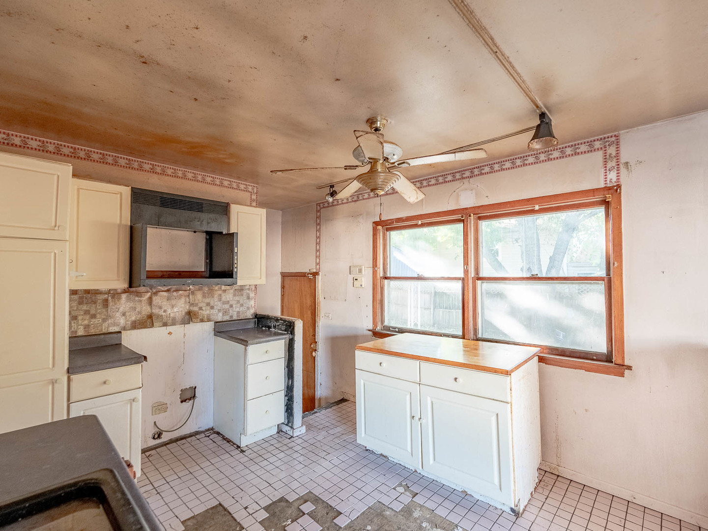 4439 S Lawler Avenue