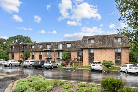 Tiny photo for 1 Oak Creek Drive #2303, Buffalo Grove, IL 60089 (MLS # 12734049)