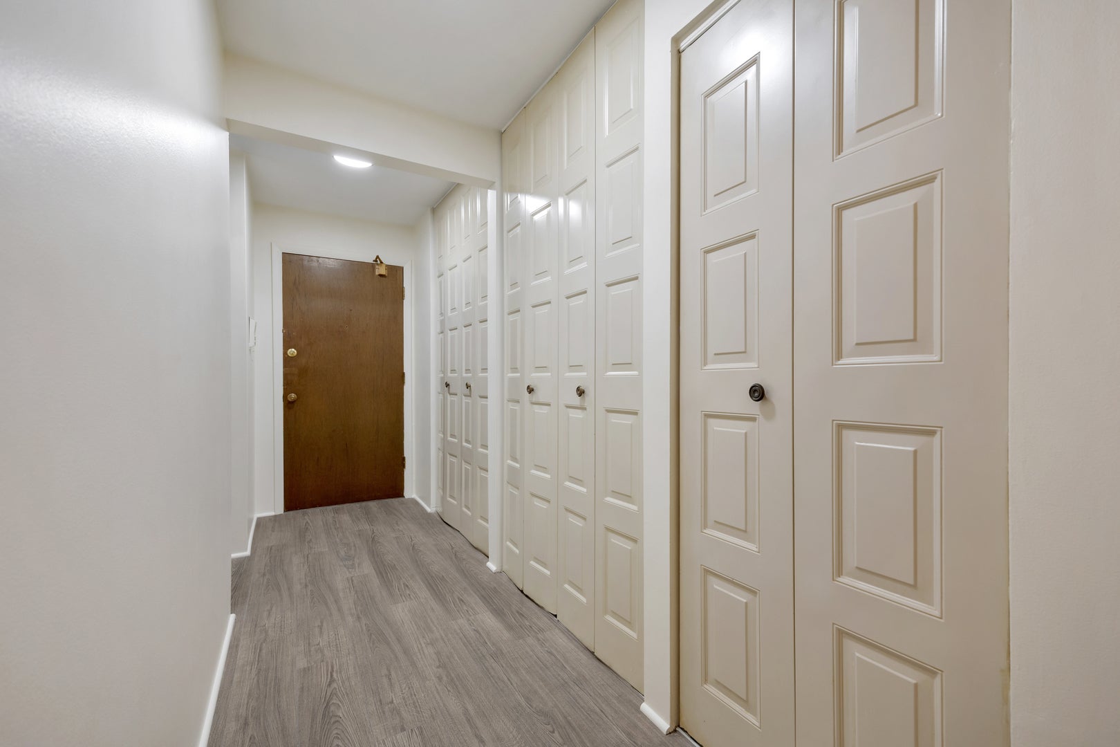1 Oak Creek Drive 2303