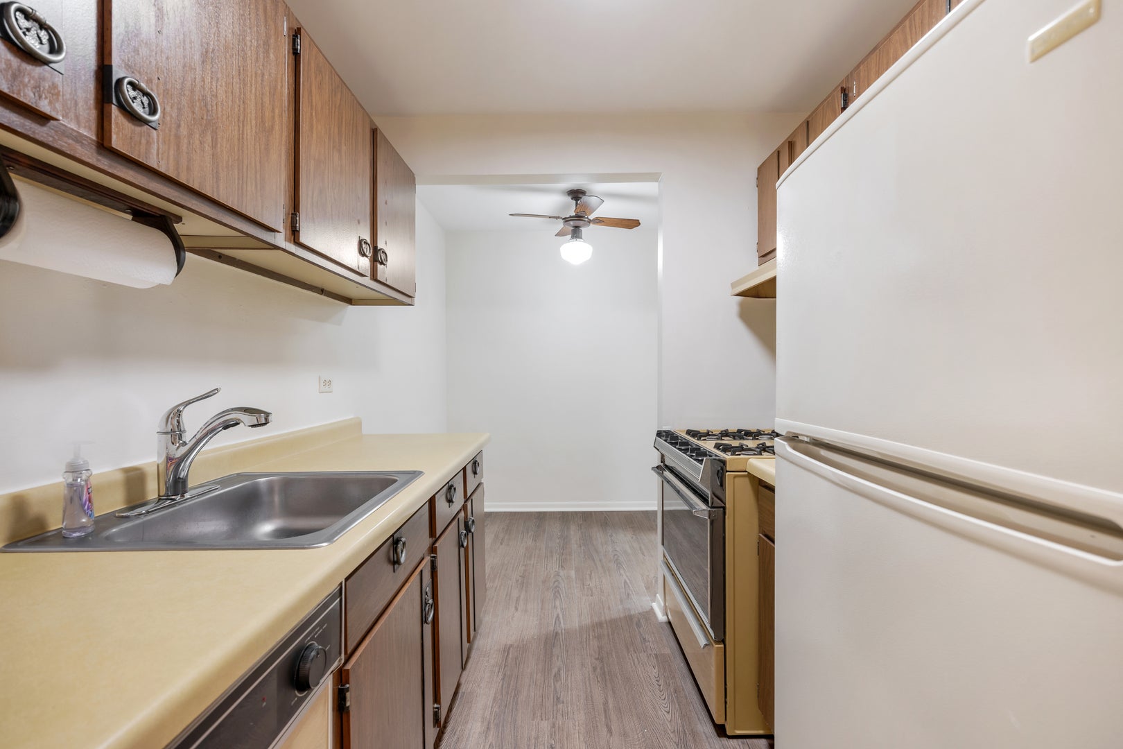 1 Oak Creek Drive 2303