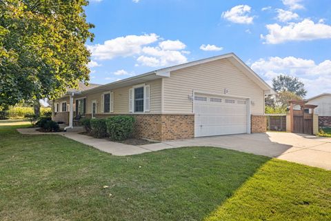 Tiny photo for 3 Poplar Road, Yorkville, IL 60560 (MLS # 12496347)