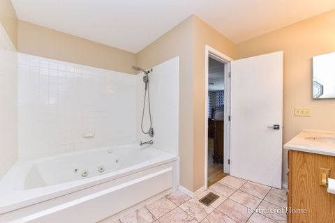 Tiny photo for 2475 Westleigh Court, Aurora, IL 60504 (MLS # 12691674)