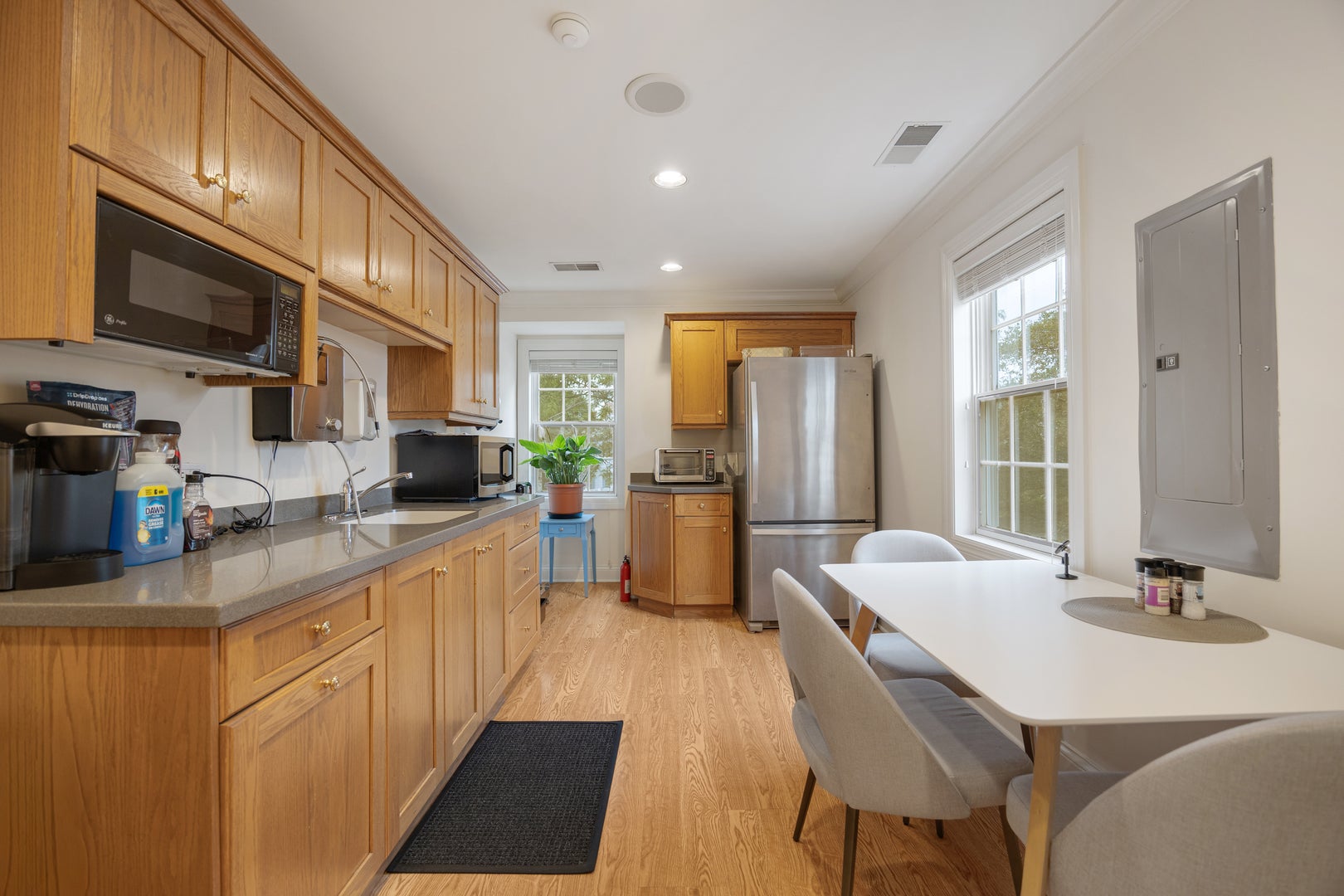1621 W Colonial Parkway