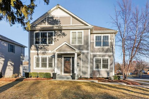 Photo of 4343 Elm Street, Downers Grove, IL 60515 (MLS # 12577662)